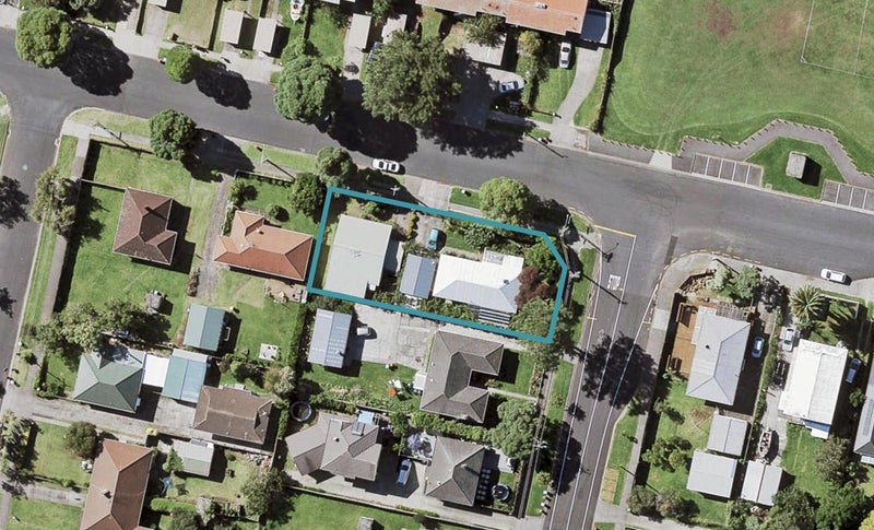111 Point England Road, Point England, Auckland - Carousel 1