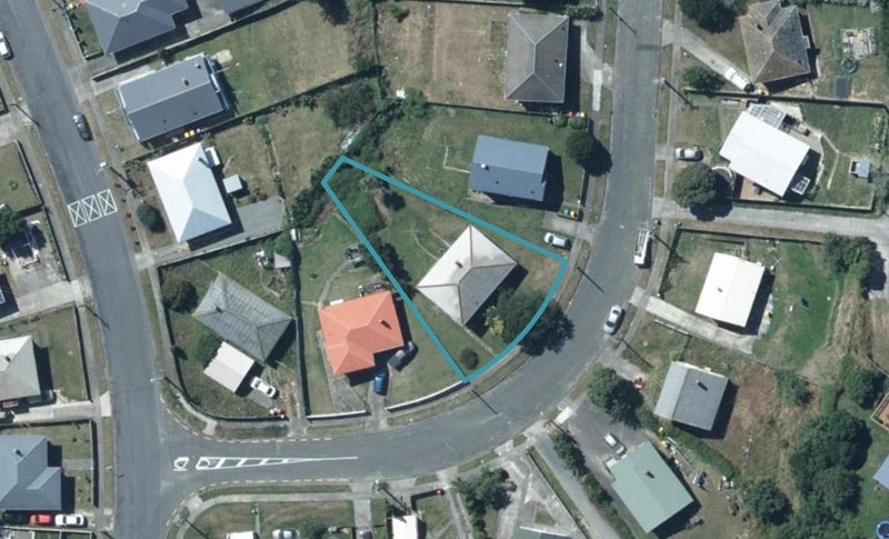 24 Durham Street, Cannons Creek, Porirua - Carousel 1