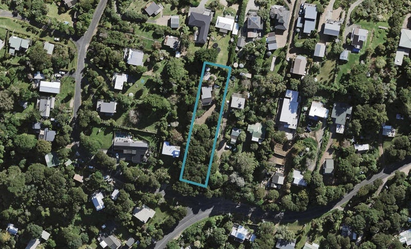 2 Queens Drive, Oneroa, Waiheke Island - Carousel 1