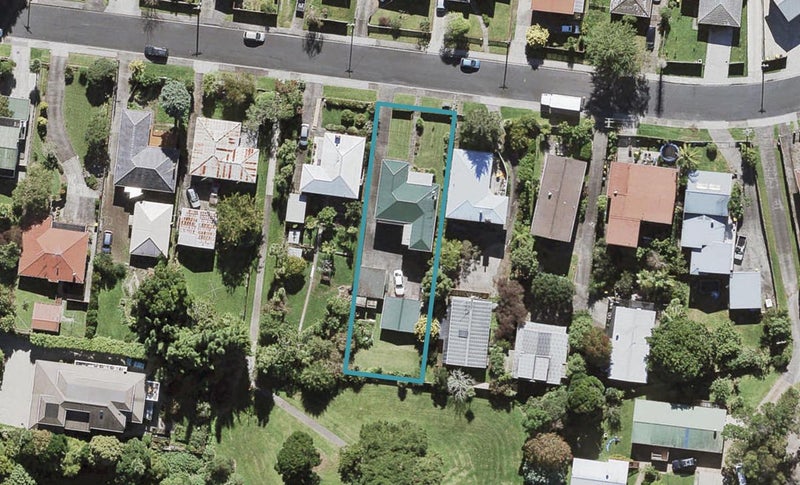 19 Cron Avenue, Te Atatu South, Auckland - Carousel 1