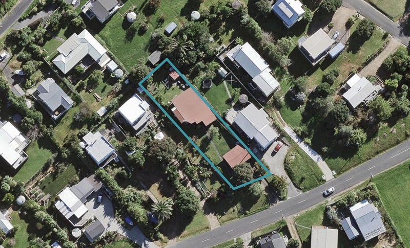 31 Hamilton Road, Surfdale, Waiheke Island - Carousel 1