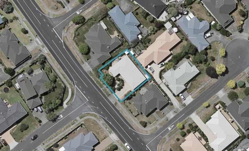 127 Guildford Drive, Paraparaumu Beach, Paraparaumu - Carousel 1