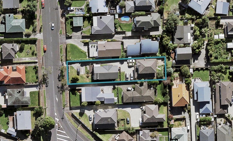 206 Whitney Street, Blockhouse Bay, Auckland - Carousel 1