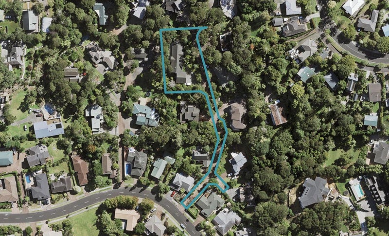 19 Woodfern Crescent, Titirangi, Auckland - Carousel 1