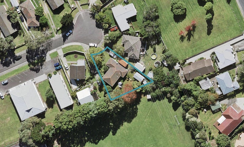7 Cole Place, Te Atatu South, Auckland - Carousel 1