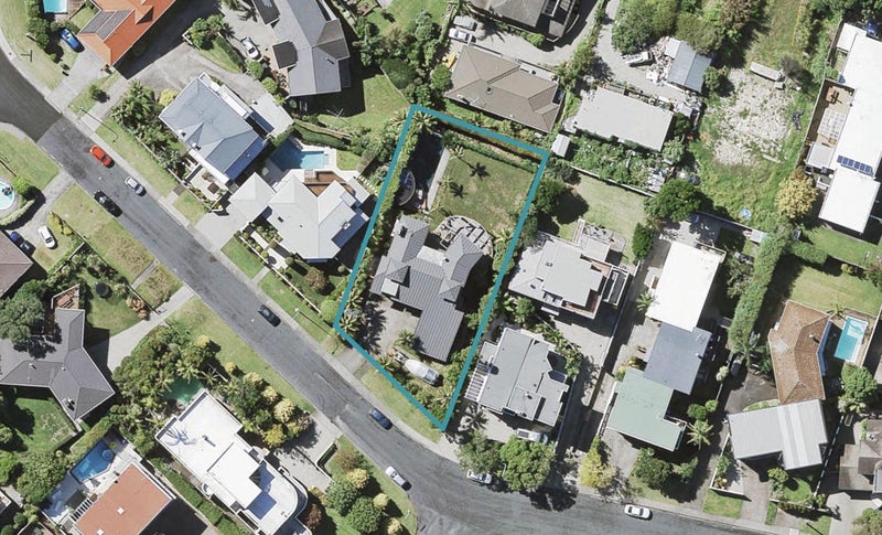 7 Rahopara Street, Castor Bay, Auckland - Carousel 1