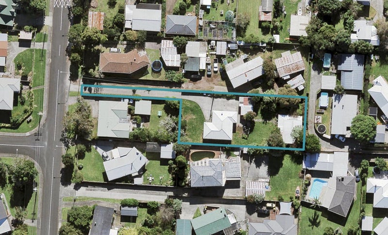 93 Gloria Avenue, Te Atatu Peninsula, Auckland - Carousel 1