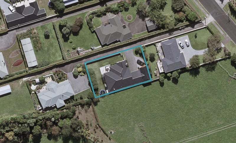 104A Queens Road, Glen Avon, New Plymouth - Carousel 1