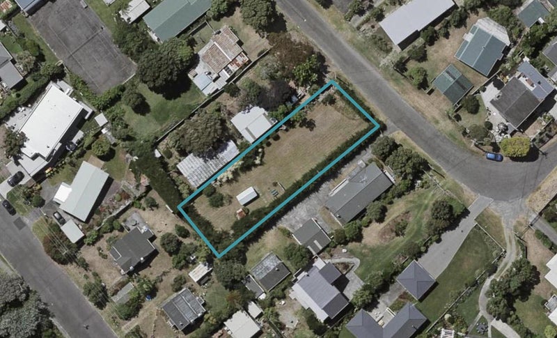 16 Hohiria Street, Waikanae Beach, Waikanae - Carousel 1