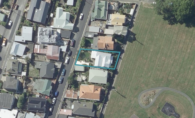 14 Parkhill Avenue, Mornington, Dunedin - Carousel 1
