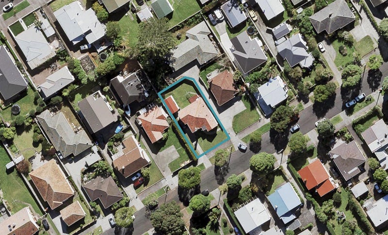 37 Alberta Street, Point Chevalier, Auckland - Carousel 1