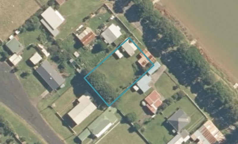 11 Iredale Quay, Awakino, Mōkau - Carousel 1
