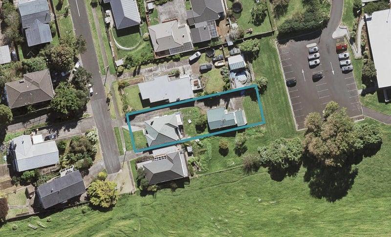 33 Scott Avenue, Mangere Bridge, Auckland - Carousel 1
