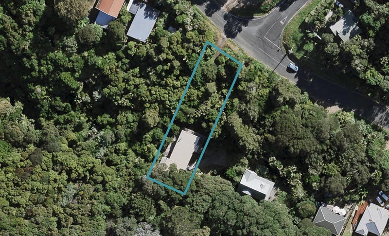 102 Queens Drive, Oneroa, Waiheke Island - Carousel 1