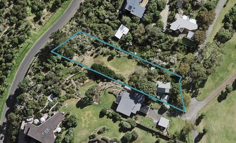 13 Great Barrier Road, Oneroa, Waiheke Island - Carousel 1