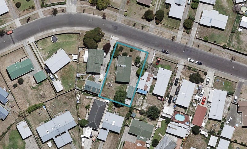 21 Kingsley Drive, Flaxmere, Hastings - Carousel 1