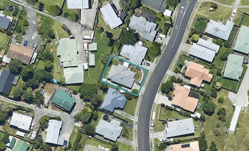8 Sunvale Place, Gate Pa, Tauranga - Carousel 1