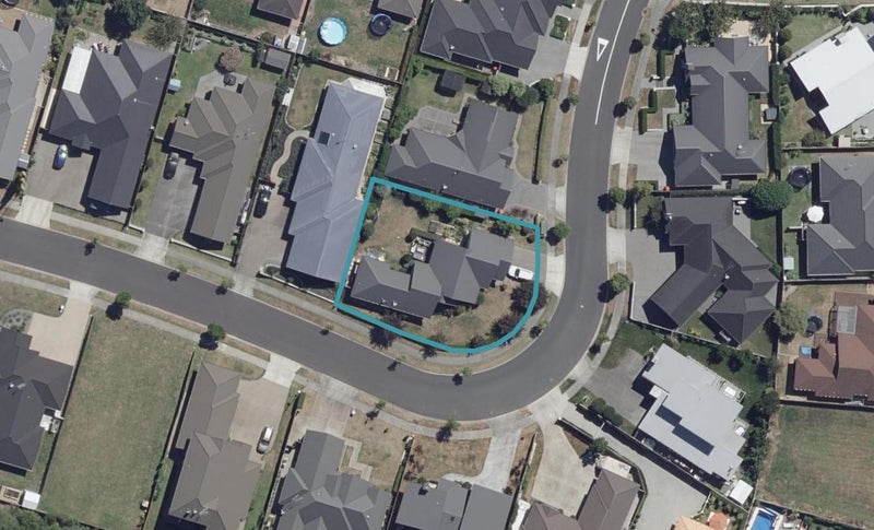 6 Langdale Court, Huntington, Hamilton - Carousel 1