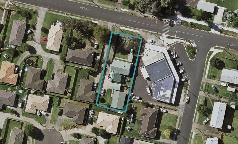 17 Flat Bush Road, Ōtara, Auckland - Carousel 1