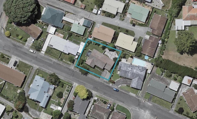 6 Knights Grove, Otaki - Carousel 1