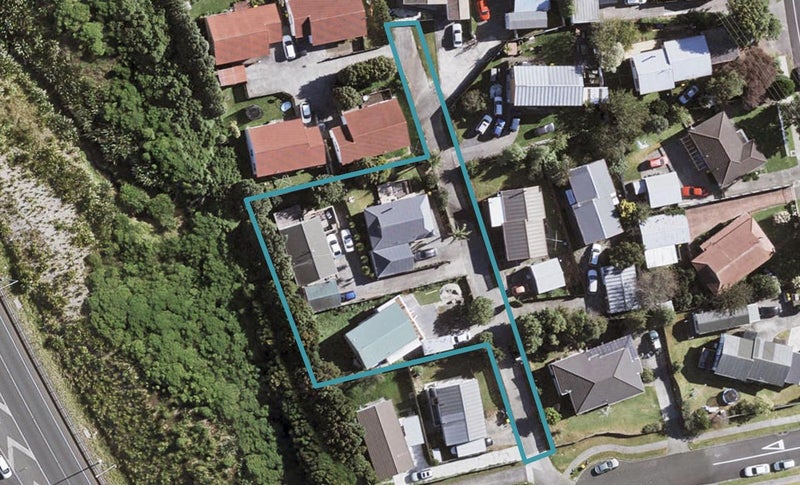 1/13 Kirklow Place, Goodwood Heights, Auckland - Carousel 1