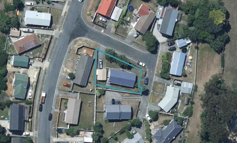 4 Bight Place, Whitby, Porirua - Carousel 1