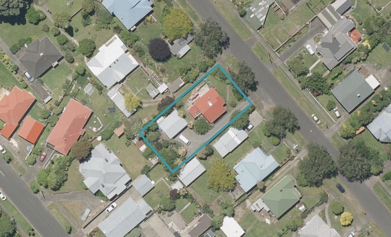 12 Young Street, Whanganui East, Whanganui - Carousel 1