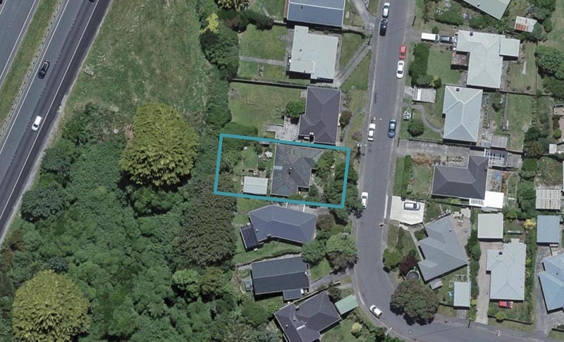 17 Lynda Avenue, Paparangi, Wellington - Carousel 1
