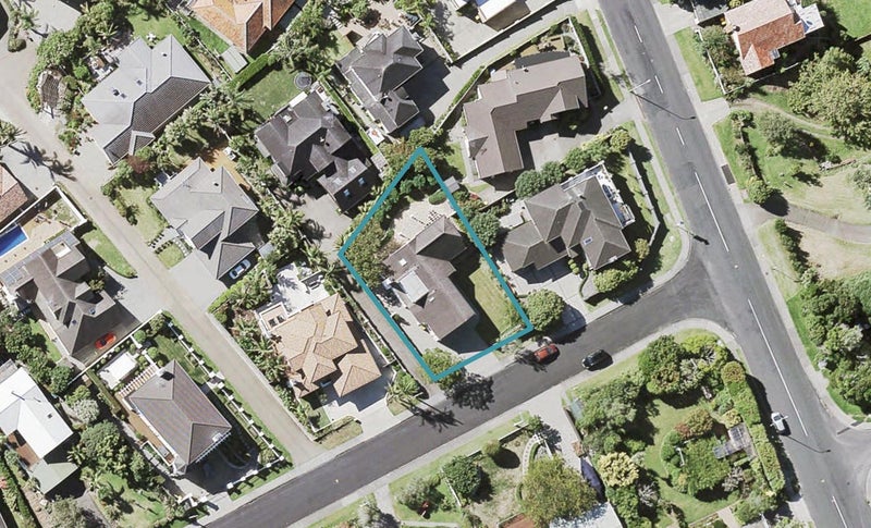 1B Liston Crescent, Cockle Bay, Auckland - Carousel 1