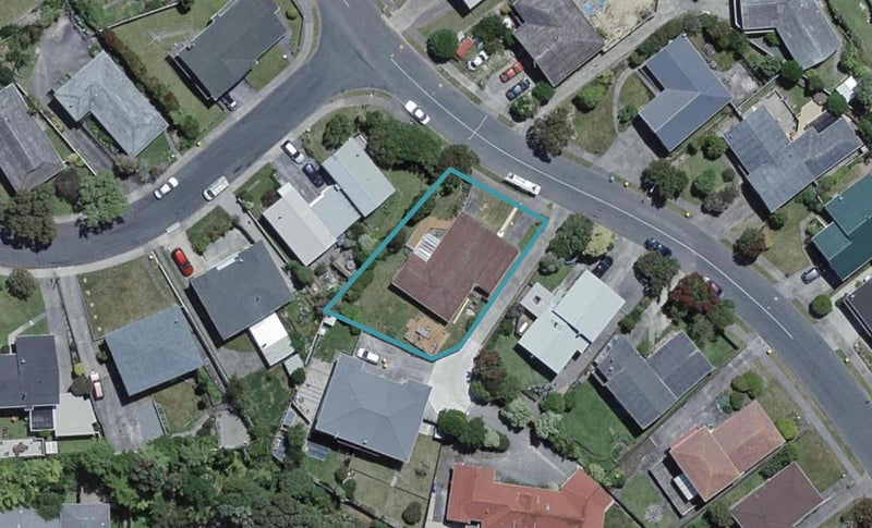 92 Taylor Terrace, Tawa, Wellington - Carousel 1