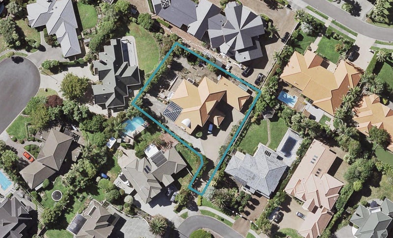 18 Del Mar Court, Shamrock Park, Auckland - Carousel 1