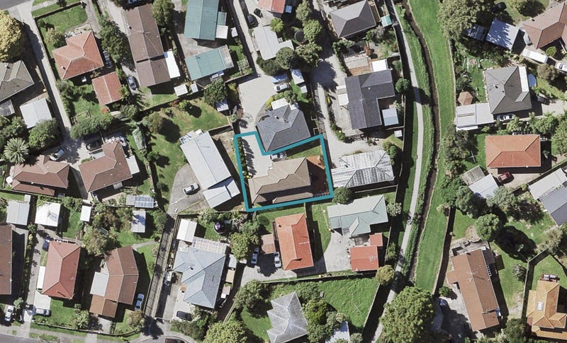 28A Casuarina Road, Half Moon Bay, Auckland - Carousel 1