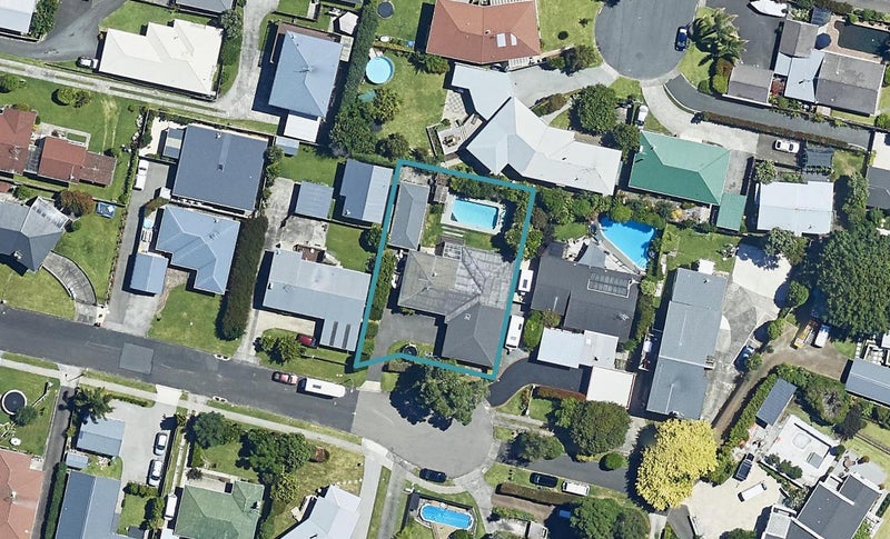 12 Roderick Street, Otumoetai, Tauranga - Carousel 1