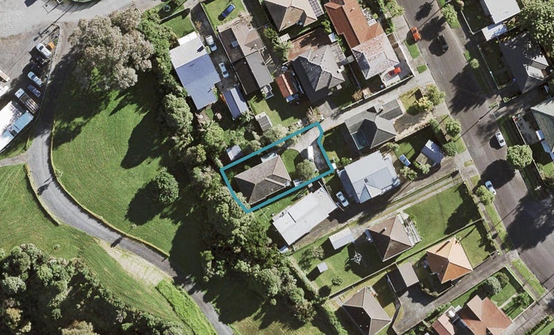 32 Newcastle Terrace, Mount Albert, Auckland - Carousel 1
