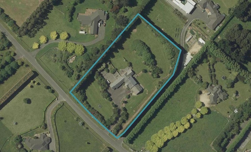 137 Valley Views, Fitzherbert, Palmerston North - Carousel 1