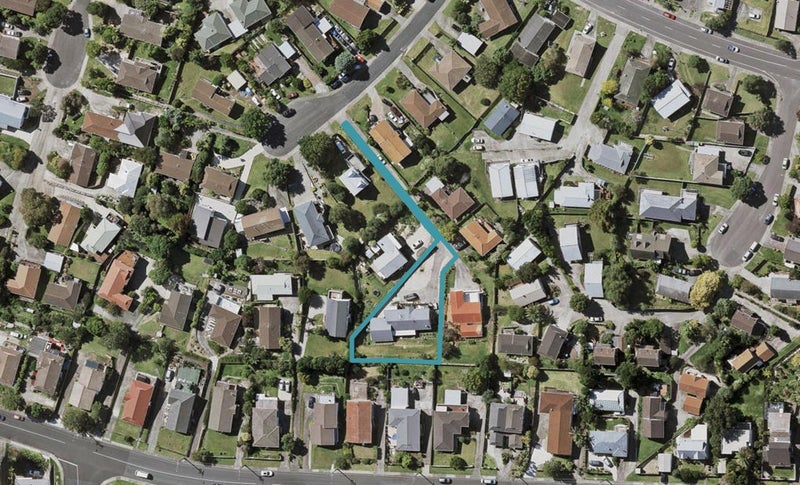 14 Tesla Place, Totara Vale, Auckland - Carousel 1
