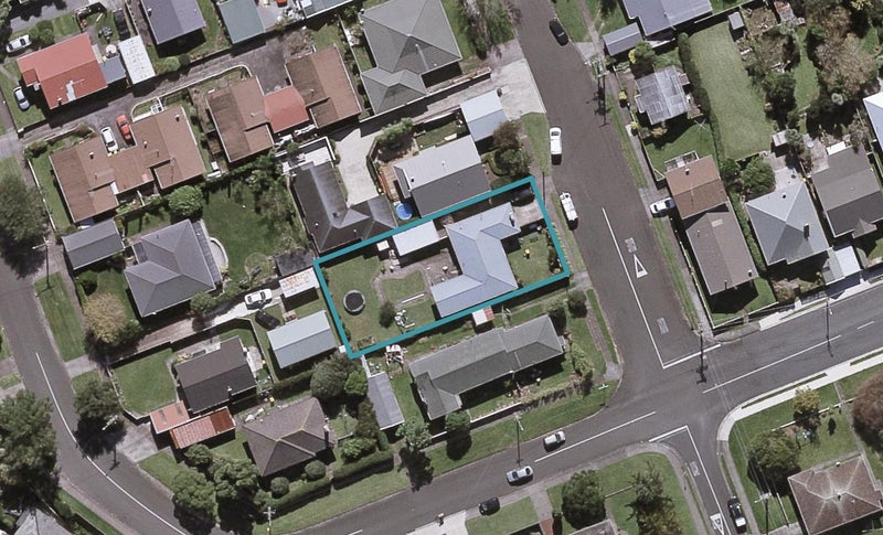 44 Lyn Street, Lynmouth, New Plymouth - Carousel 1