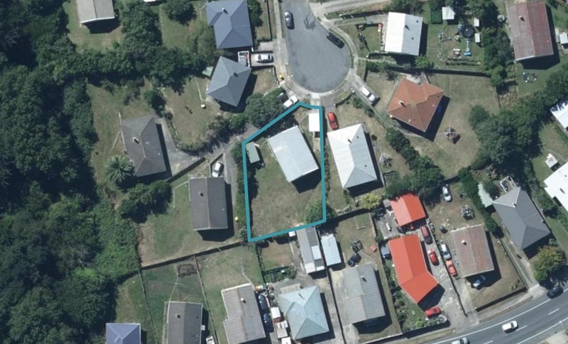 15 Komata Grove, Waitangirua, Porirua - Carousel 1