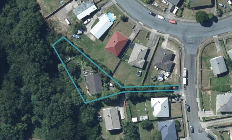 4 Komata Grove, Waitangirua, Porirua - Carousel 1