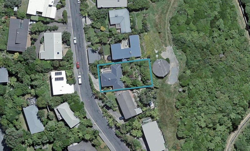 17 Versailles Street, Karori, Wellington - Carousel 1