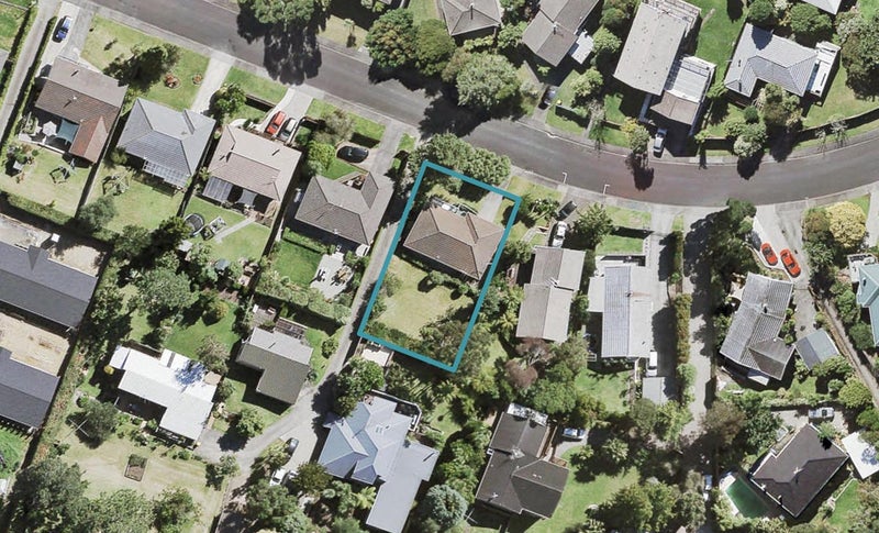 42 Lemnos Place, Titirangi, Auckland - Carousel 1