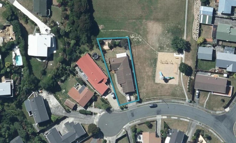 56 Bodmin Terrace, Camborne, Porirua - Carousel 1