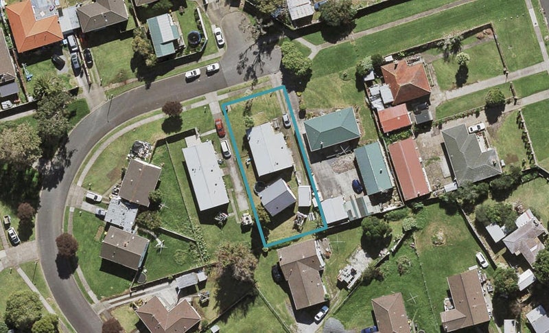 27 Molesworth Place, Mangere, Auckland - Carousel 1