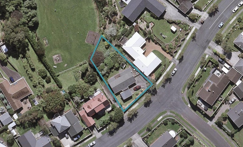9 Karamea Street, Whalers Gate, New Plymouth - Carousel 1