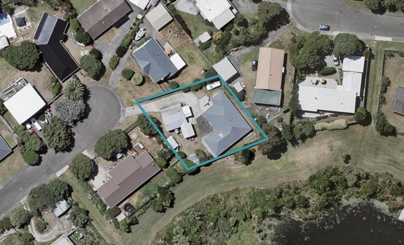 18 Fenside Street, Waikanae Beach, Waikanae - Carousel 1