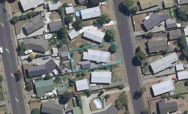 15 Elmwood Crescent, Pukete, Hamilton - Carousel 1