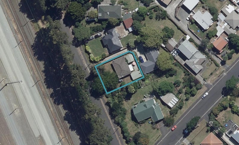 16 Tui Avenue, Forest Lake, Hamilton - Carousel 1