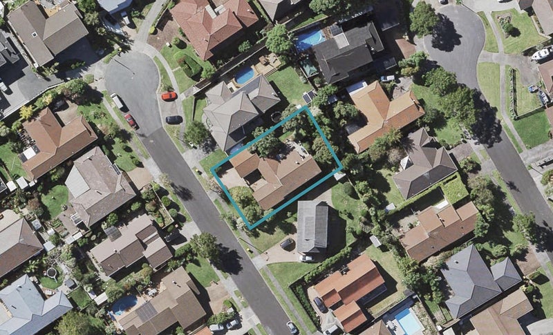 15 St Simon Place, Botany Downs, Auckland - Carousel 1