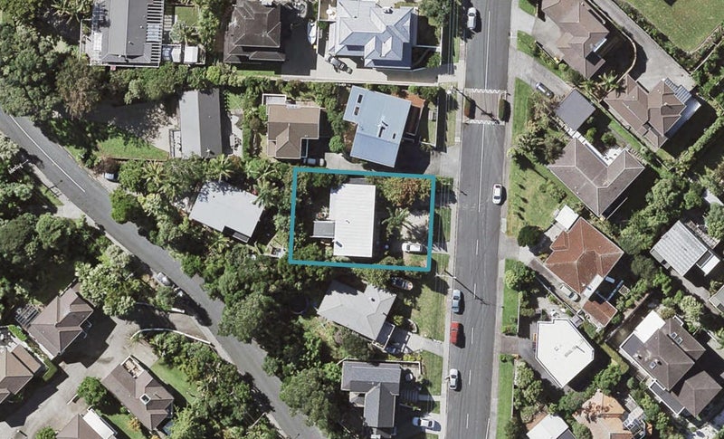 30 Seaview Road, Castor Bay, Auckland - Carousel 1