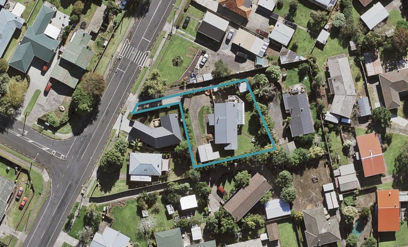 39 Wallace Road, Mangere Bridge, Auckland - Carousel 1